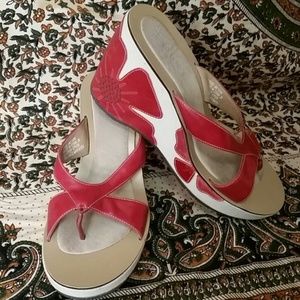 Clarks INDIGO Red Flower Wedg Platform Sandals 9.5